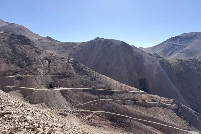 Labores mineras en una ladera de los Andes bolivianos