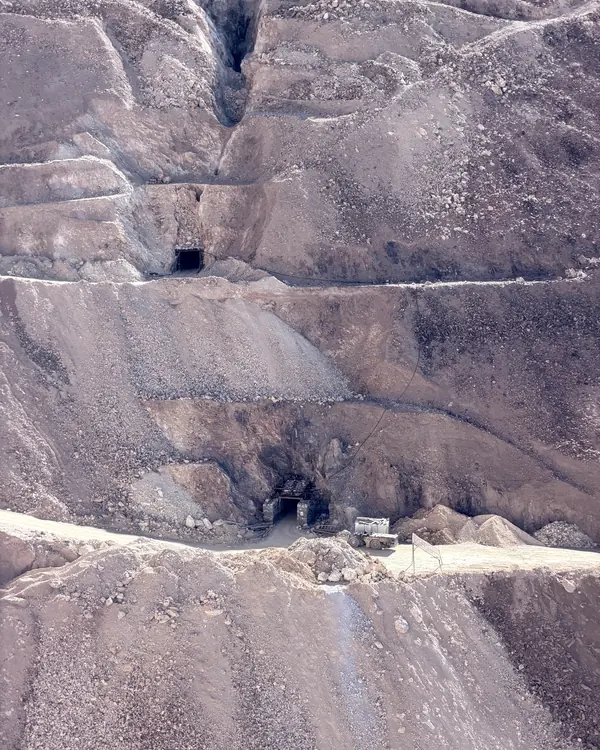 Camino de acceso y bocamina