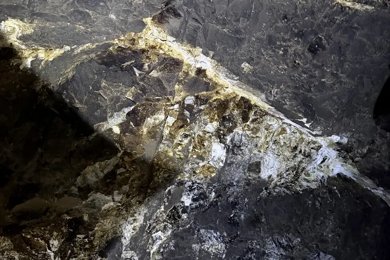 Afloramiento subterráneo de mineralización